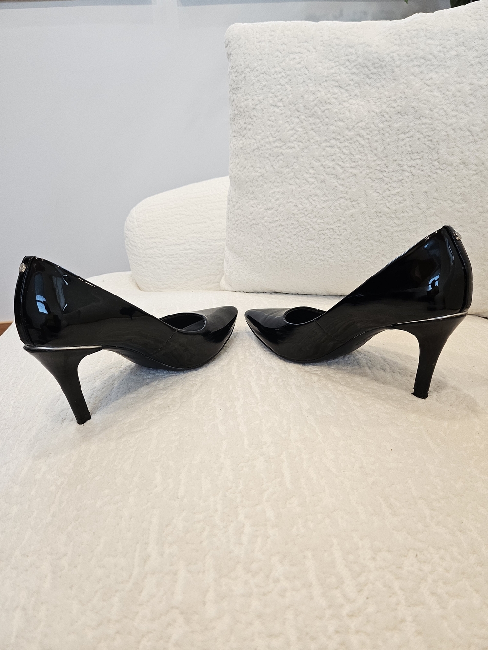 Jones New York Black Patent Pointed Toe Pumps - Classic Gloss - Picture 7 of 10